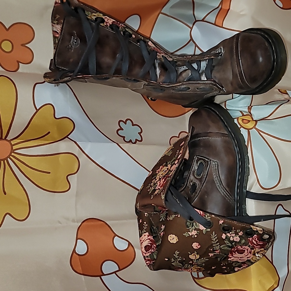 Dr Martens Triumph Boots brown leather distressed fold over mid calf boot